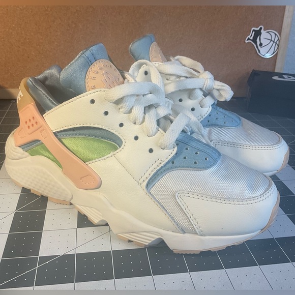 Nike
huarache
'sun club'
brand new
NWOT - Picture 2 of 12